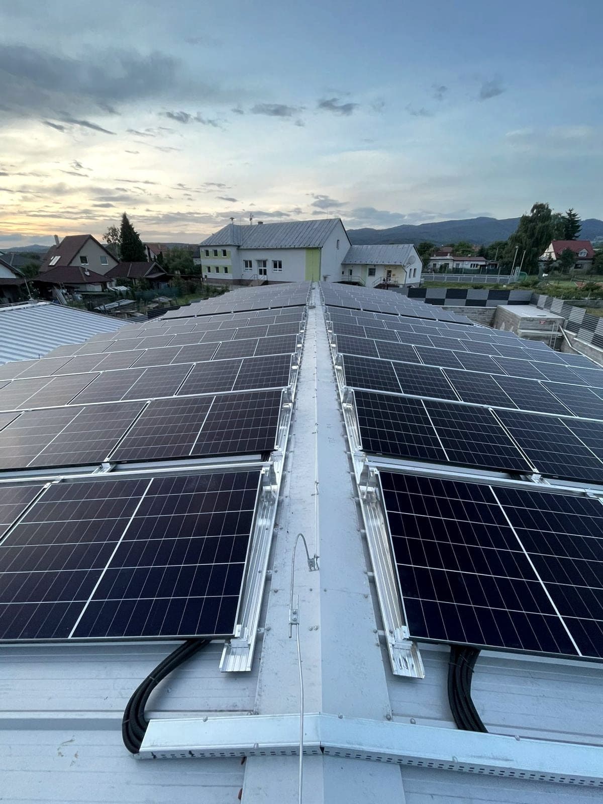 Mravec a synovia, Dúbravy, 58,8 kWp (1/4)